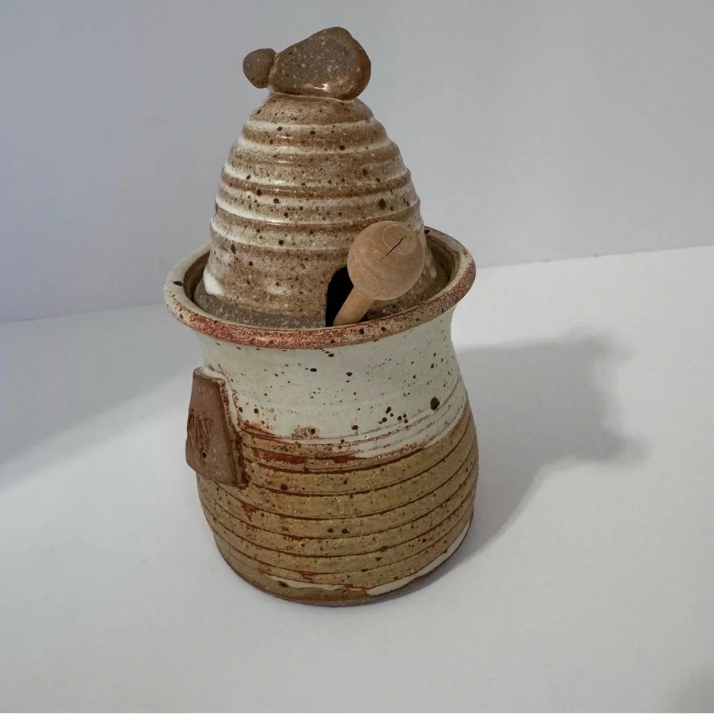 Wagner Village Pottery charming vintage